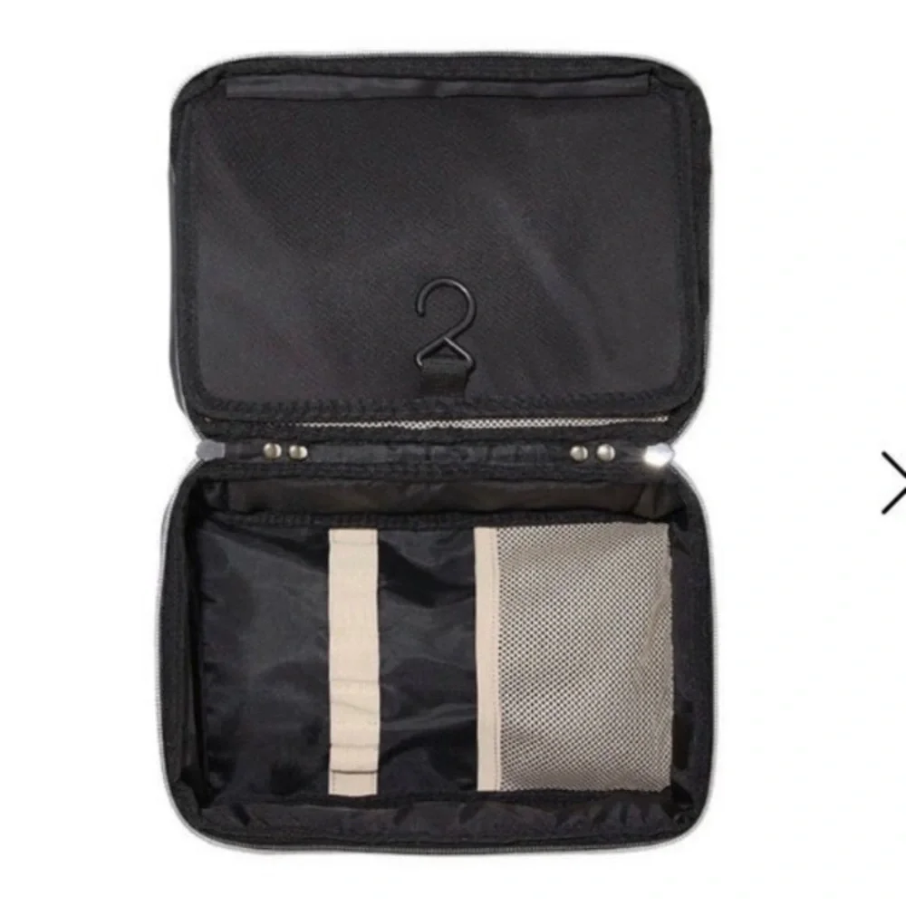 Nudestix‎ hanging cosmetics case